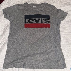 Levi’s t-shirt